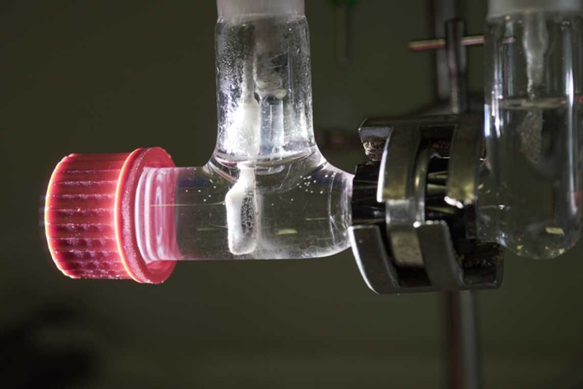 Συσκευές κατασκευασμένες από καινοτόμα υλικά παράγουν καθαρό υδρογόνο από νερό