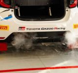 Ο CEO της Toyota δοκιμάζει το υδρογονοκίνητο GR Yaris στο στάδιο του Ypres στο Βέλγιο στο πλαίσιο του WRC