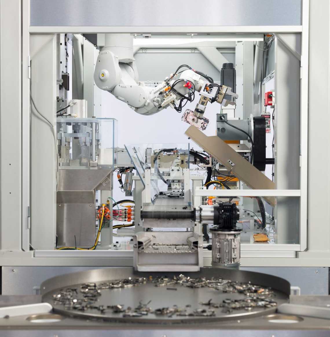 Το ρομπότ Daisy της Apple για την αποσυναρμολόγηση κινητών και την ανάκτηση κρίσιμων πρώτων υλών