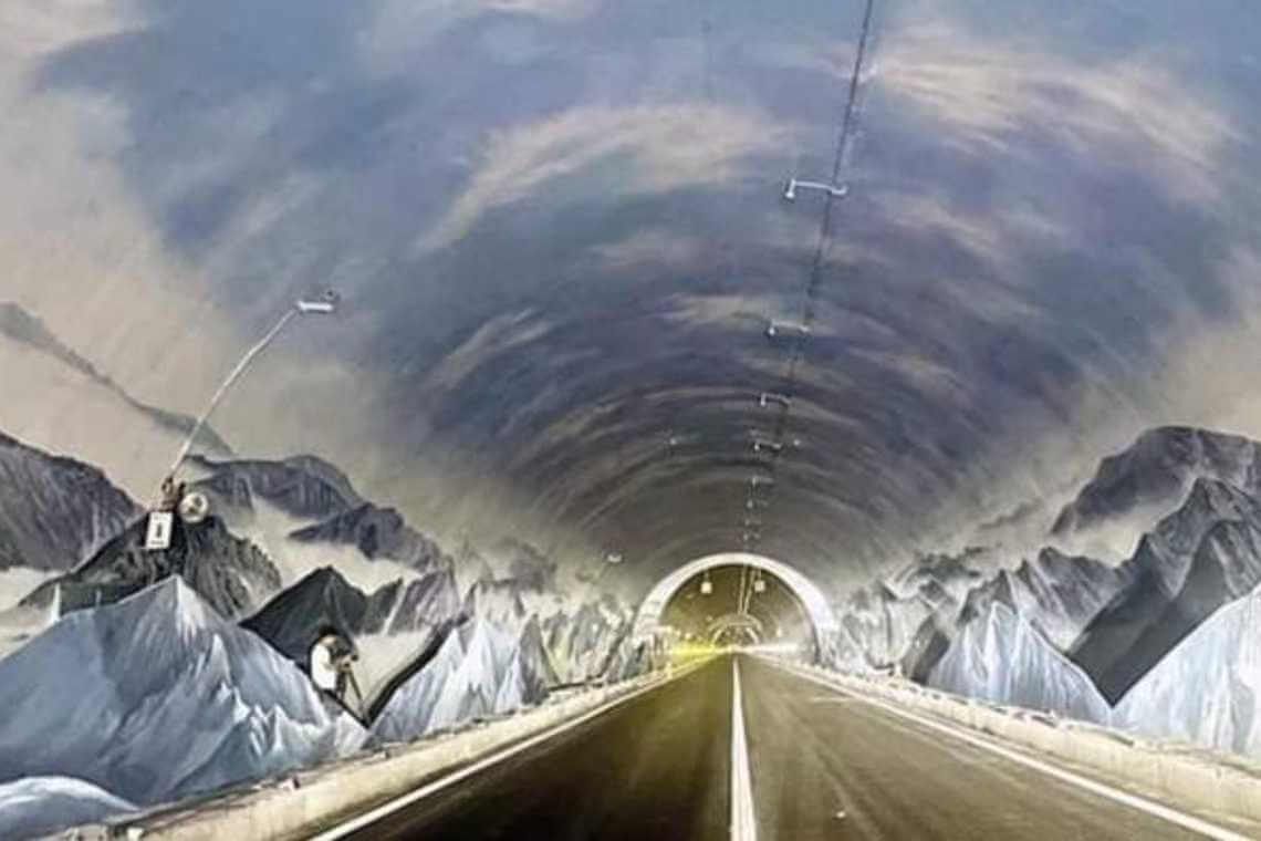 Το πιο εκκεντρικό τούνελ του κόσμου βρίσκεται στην Κίνα