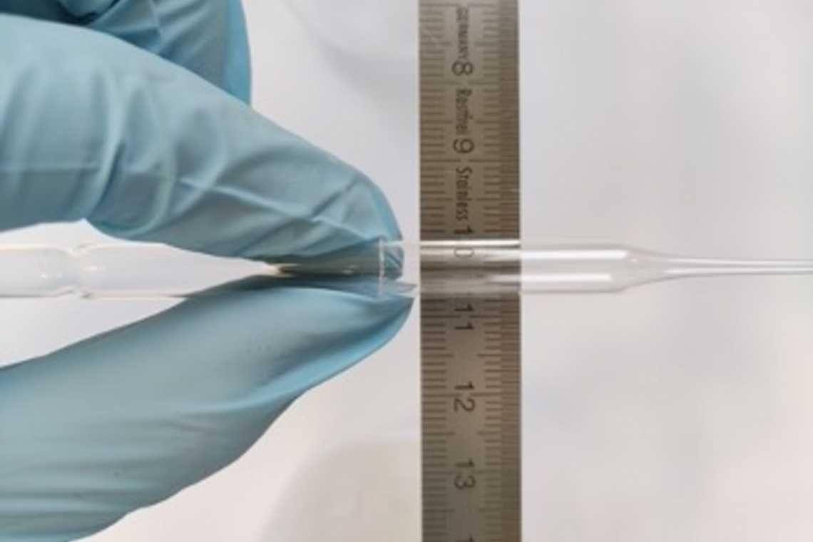 Ερευνητές δημιουργούν μονοκρυσταλλικές οπτικές ίνες από περοβσκίτη    