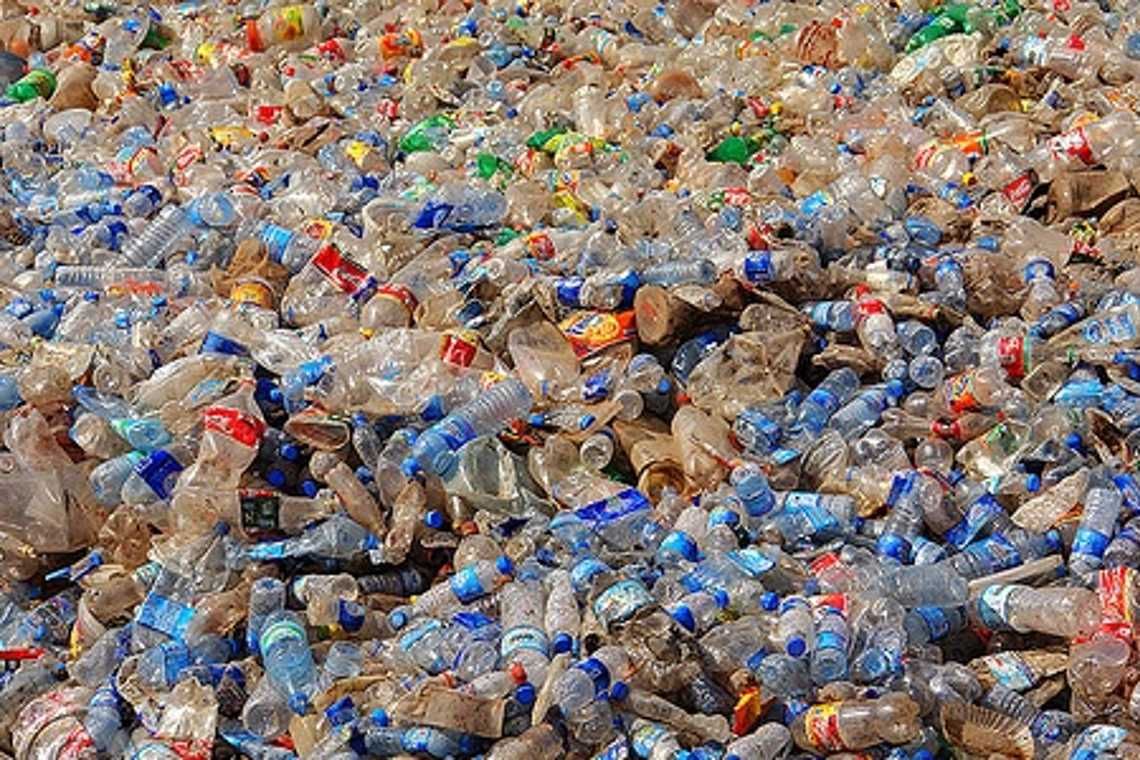 Μετατρέποντας το μη ανακυκλώσιμο πλαστικό σε οικολογικό σκυρόδεμα