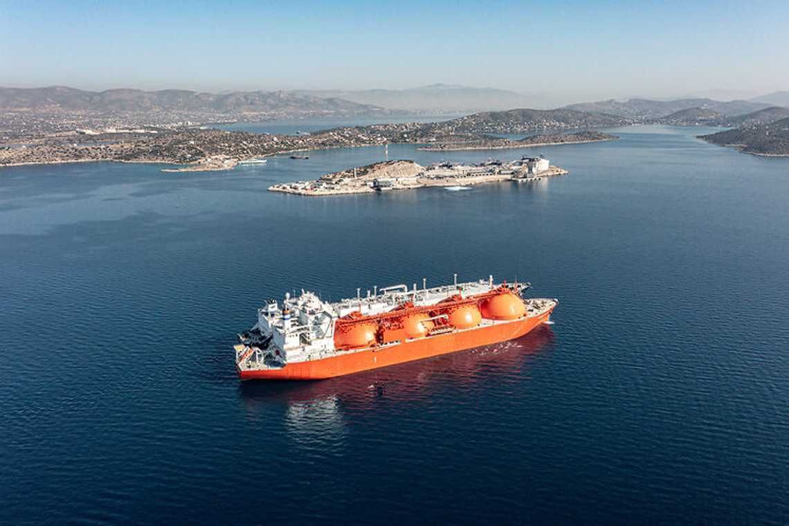 Εκφορτώνεται στη νέα πλωτή δεξαμενή αποθήκευσης φυσικού αερίου (FSU) του ΔΕΣΦΑ στη Ρεβυθούσα το πρώτο φορτίο LNG από τη MYTILINEOS 