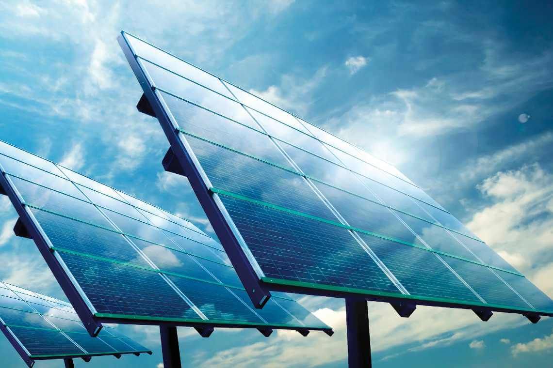 ΔΕΗ Ανανεώσιμες: Χρηματοδότηση από την ΕΤΕπ για φωτοβολταϊκά πάρκα ισχύος 230 MW