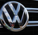 Η Volkswagen συζητά με την Ινδονησία για πρώτες ύλες μπαταριών ηλεκτρικών οχημάτων