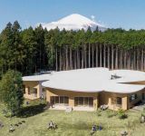 Δάσος των παιδιών: Ένας παιδικός σταθμός με φόντο το όρος Φούτζι