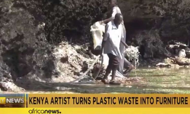 Καλλιτέχνης από την Κένυα μετατρέπει τα πλαστικά απόβλητα σε λειτουργική τέχνη